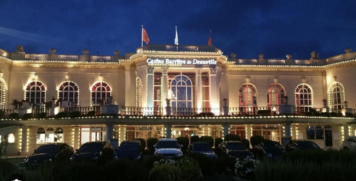 Grand Studio Hyper Centre Avec Balcon Tout Refait Mars 2025 Deauville Exterior foto