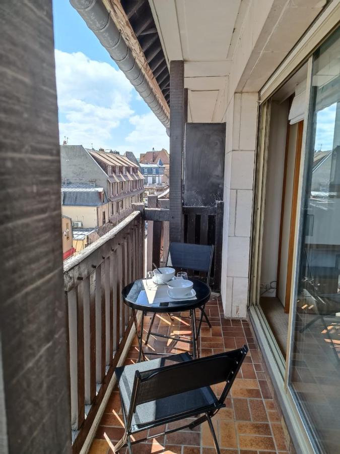 Grand Studio Hyper Centre Avec Balcon Tout Refait Mars 2025 Deauville Exterior foto