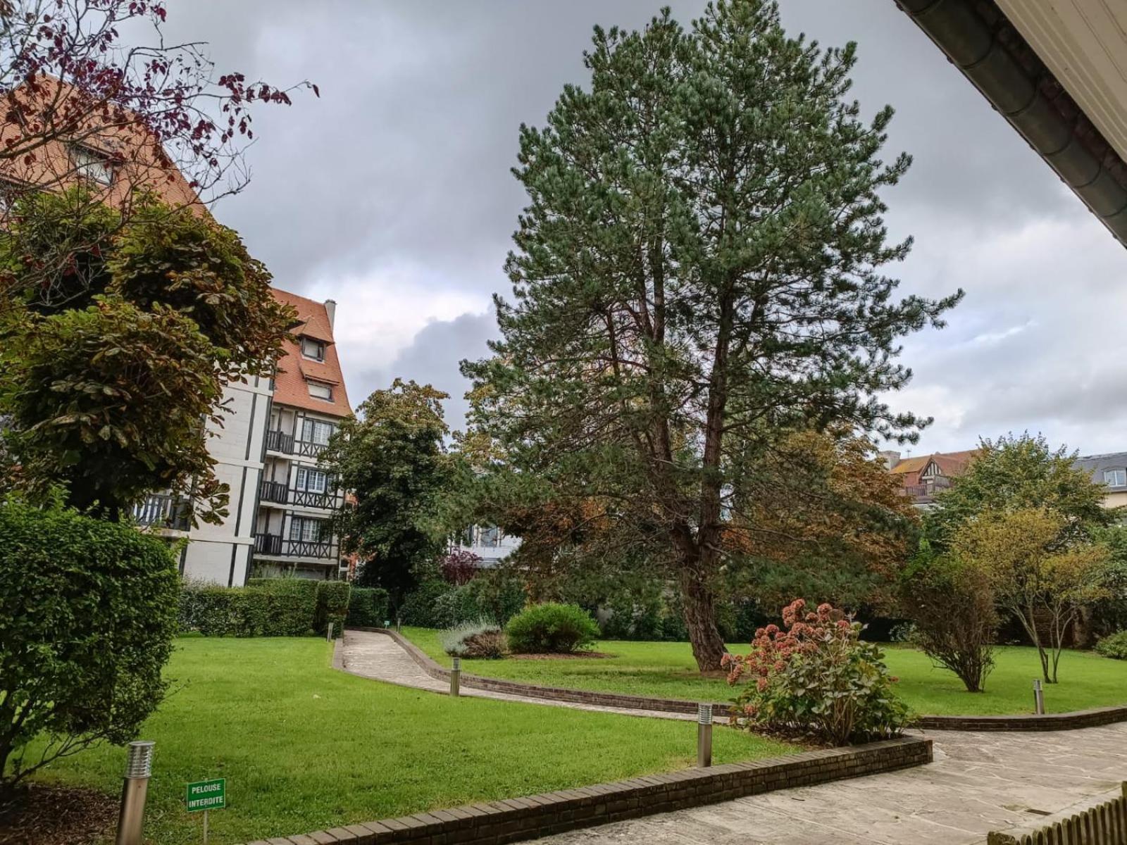 Grand Studio Hyper Centre Avec Balcon Tout Refait Mars 2025 Deauville Exterior foto